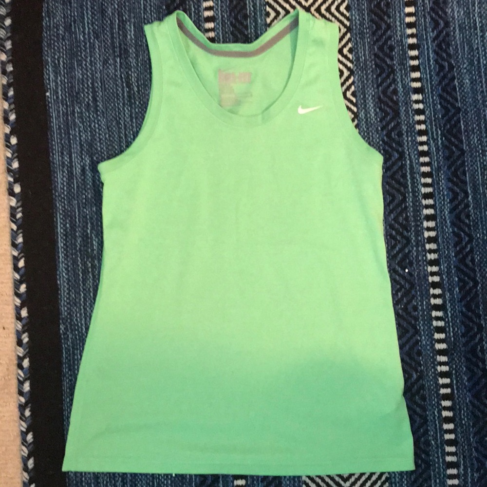 Nike Dri Fit Scoop Neck workout tank Size M